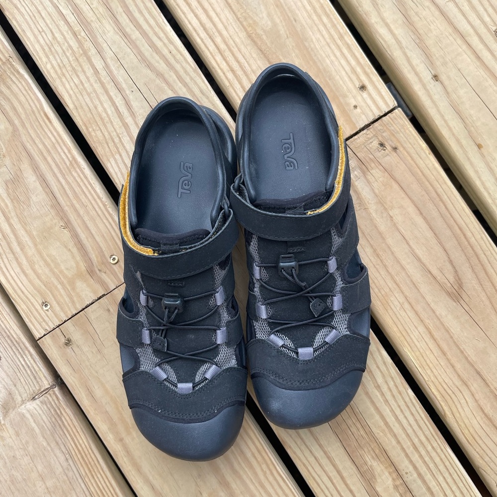 *Like New* Teva Flintwood Sandals